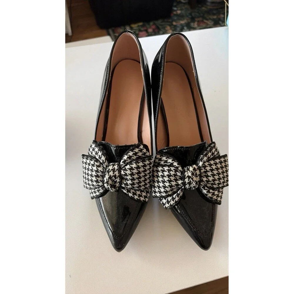 black patent pointed-heels  with prominent black-and-white houndstooth bows